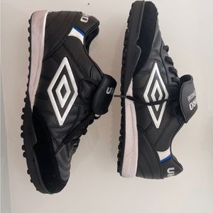 Umbro turf shoes black size 10